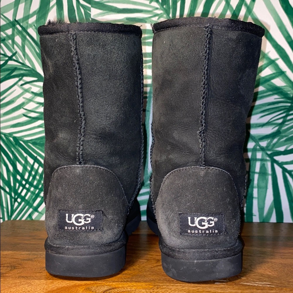 UGG Classic Short Black Sheepskin Boots Women’s 7 5825 - Picture 4 of 9